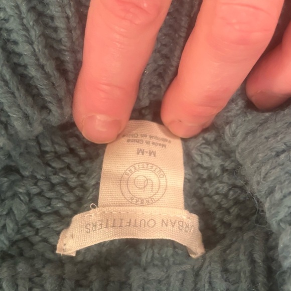 Urban Outfitters Teal Cold Shoulder Crop Knit Sweater Size Medium. Side Slits. - Picture 4 of 6